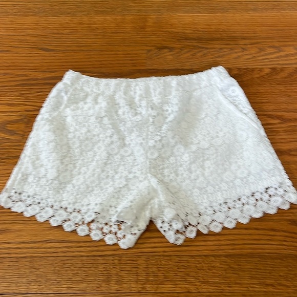 Saks Fifth Avenue Women’s White Shorts Size Small